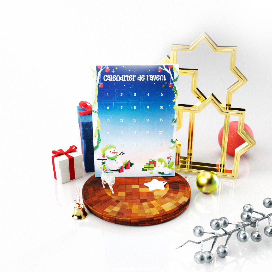 Un calendrier de l'avent illustré (tons bleus) posé sur un support sur un fond clair, avec des décorations de Noël tout autour.